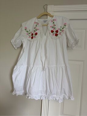 Neon Rose White Eyelet strawberry 🍓 Collar Top